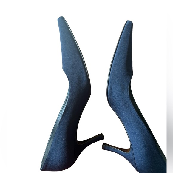 Stuart Weitzman Women’s Size 8 Navy Blue Satin Kitten Heel Shoes - Picture 6 of 12